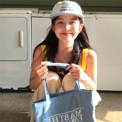 属于她们的片刻
